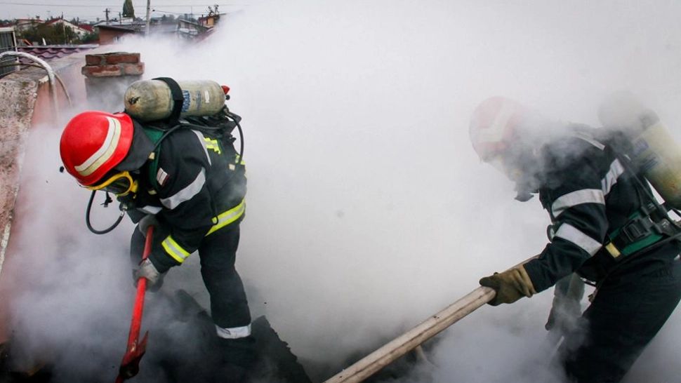 Sfârșit tragic pentru un bărbat din Ialomița: a murit carbonizat după ce i-a luat foc casa