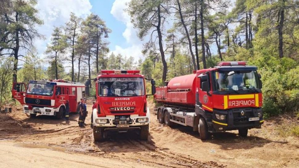 Pompierii români care s-au luptat cu incendiile din Grecia au fost avansați și decorați