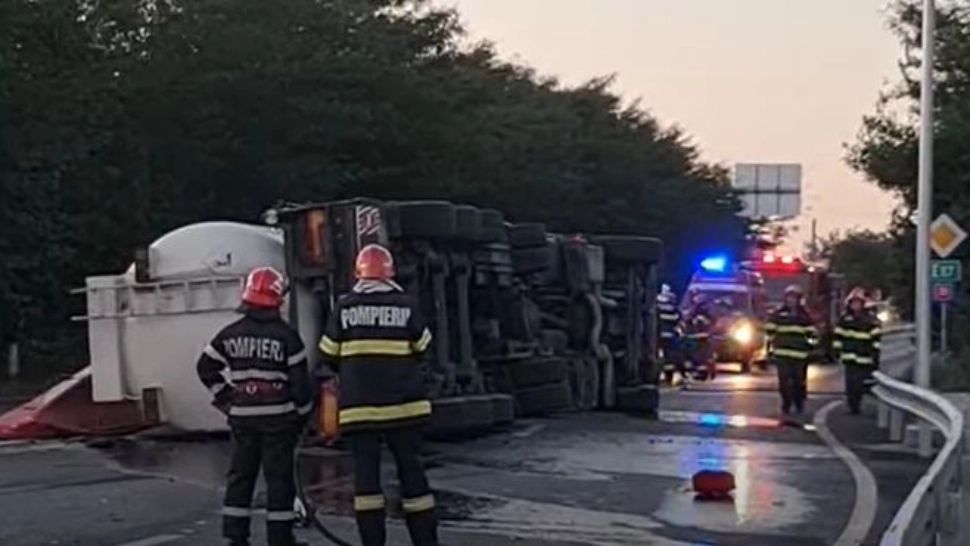 O cisternă s-a răsturnat, în Constanța. Șoferul a fugit de la locul accidentului