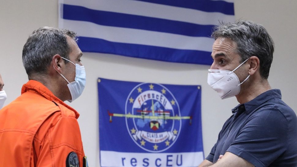 Premierul Kyriakos Mitsotakis, MULȚUMIRI României și celorlalte țări care ajută la stingerea incendiilor: „Ați stat alături de Grecia în aceste vremuri dificile”