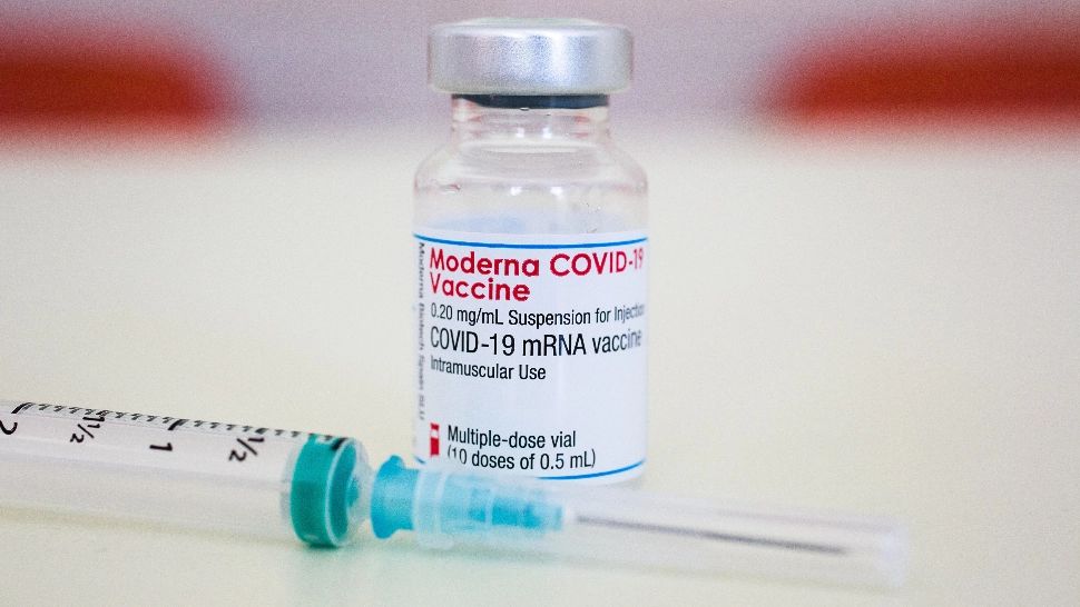 O nouă tranșă de vaccin Moderna sosește mâine în România. CÂTE DOZE primește țara noastră