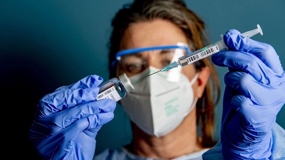 A treia doză de vaccin anti-COVID în Franța, din septembrie. Ce categorii de persoane sunt vizate