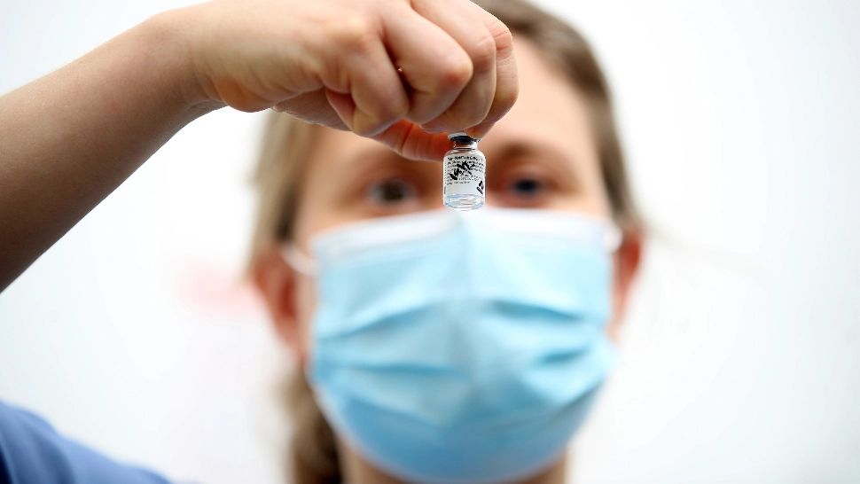 Eficacitatea vaccinului Pfizer faţă de varianta Delta SCADE mai rapid decât cea a serului AstraZeneca - STUDIU