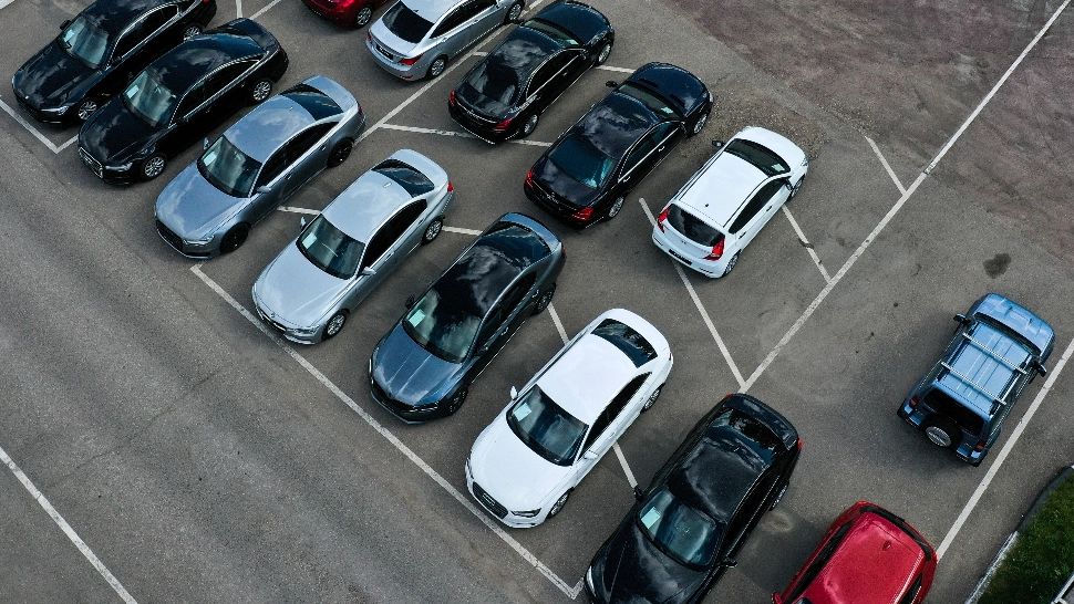 Noi mașini scoase la vânzare de ANAF. Prețuri incredibile - Mercedes la 3.500 de lei