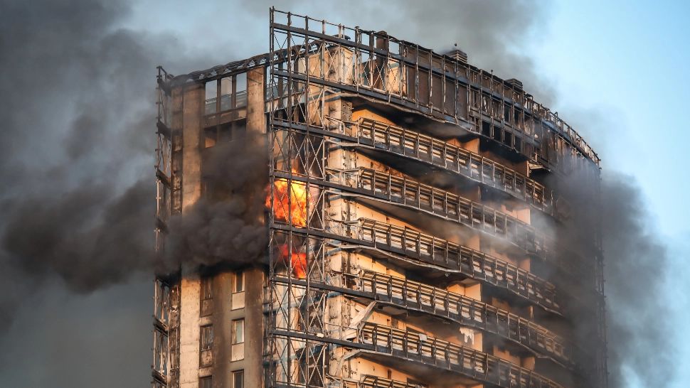 INCENDIU devastator, la Milano: un bloc de 20 de etaje a ars ca o torță - mai multe victime - Imagini DRAMATICE
