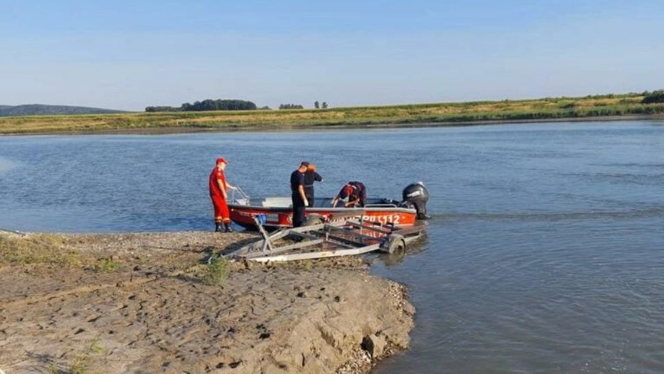  O fetiță de 11 ani s-a înecat în Siret. Echipe medicale și salvatori au intervenit pentru a o salva 