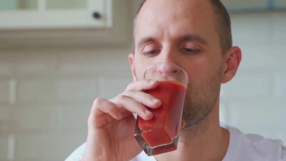 A băut un pahar de suc de roșii în fiecare zi - După 2 săptămâni ceva incredibil ce s-a întâmplat