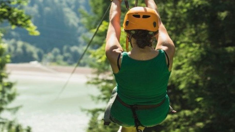 ACCIDENT grav la Tiroliana 7 Scări din masivul Piatra Mare - O persoană LOVITĂ pe traseu, dusă urgent la spital