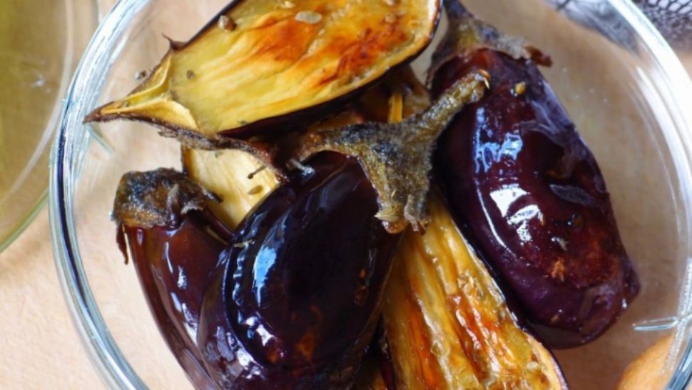 Cum se coc CORECT vinetele, pentru a păstra pulpa dulce. Toată lumea face această mare greşeală 