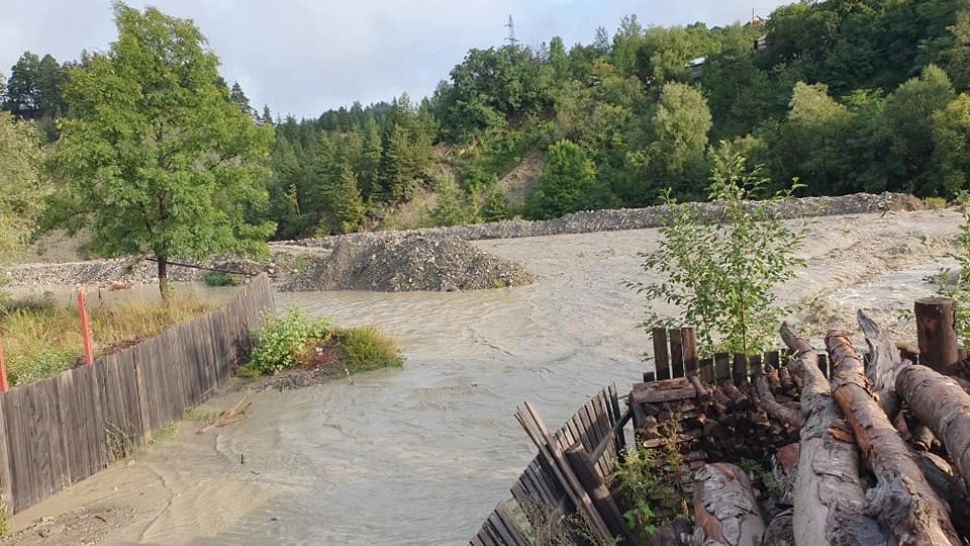 Foto / Comuna din Vrancea, IZOLATĂ în urma unei viituri. Mesajul autorităților locale
