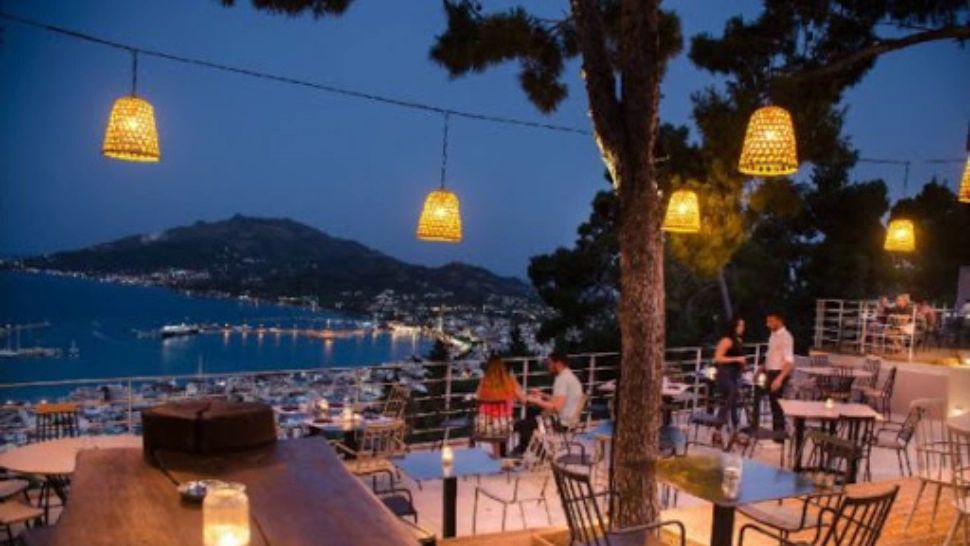 CARANTINĂ de noapte în două insule din Grecia, după EXPLOZA cazurilor COVID-19 - Circulația nocturnă, interzisă de vineri