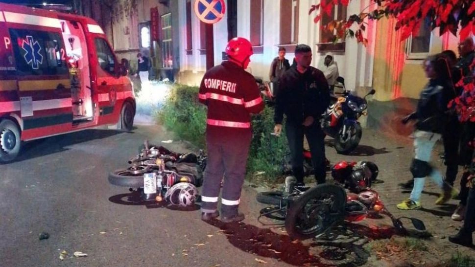 FOTO Grav accident în Târgu Mureş! Doi tineri de 17 şi 18 ani, RĂNIȚI după impactul dintre două motociclete