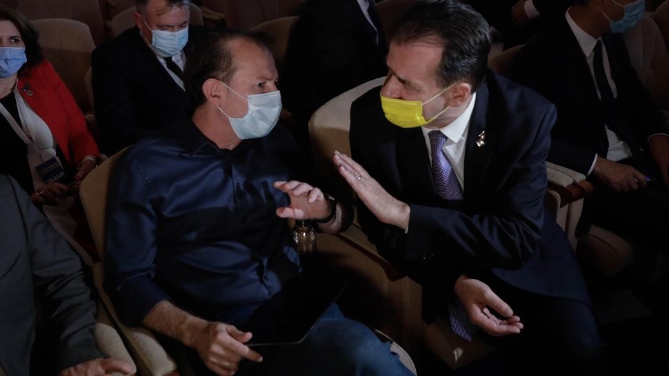 VIDEO Bătălia PNL s-a mutat la malul mării. Cîțu, cu Vîlceanu în Vama Veche, Orban, cu tinerii liberali la Venus