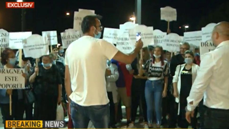 Liviu Dragnea, aclamat de susținători în fața sediului Realitatea PLUS