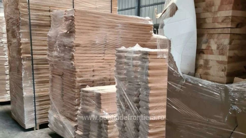 Sute de sicrie introduse ilegal în țară, depistate în Portul Constanța