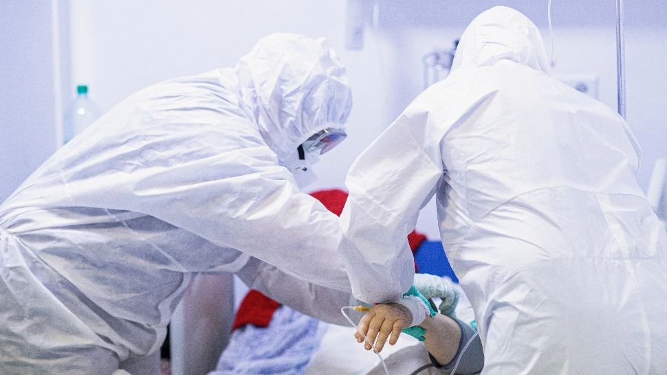 Valul 4 al Covid va lovi în plin. Anunțul apocaliptic al specialiștilor:  „Octombrie va fi cu 10.000 de cazuri pe zi”