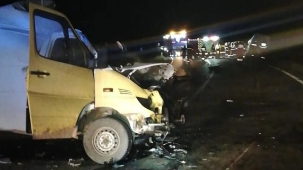 Impact nimicitor între două dube, în județul Mureș: 2 morți și 3 răniți, printre care un copil 