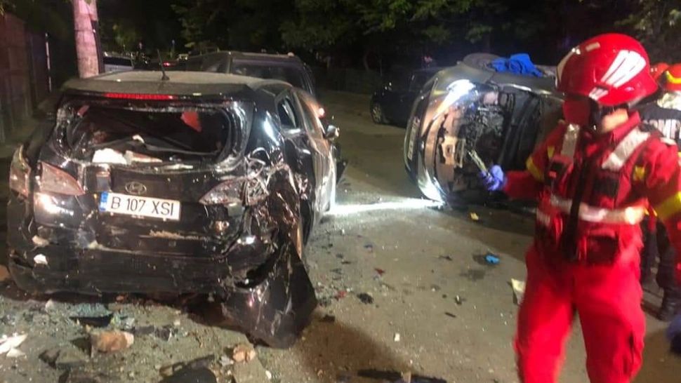 Accident grav, în Capitală: 4 victime, după un impact violent - 7 mașini implicate - FOTO