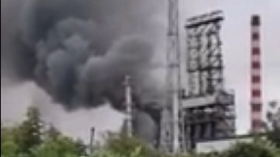 Incendiu cu degajare mare de fum la rafinăria Lukoil, din Ploiești. Cauzele, în curs de investigație