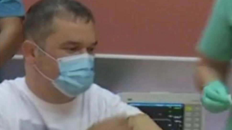 Cseke Attila, ministrul interimr al Sănătății, vaccinat cu cea de-a treia doză de vaccin anti-Covid. Ce MESAJ le-a transmis medicilor nevaccinați