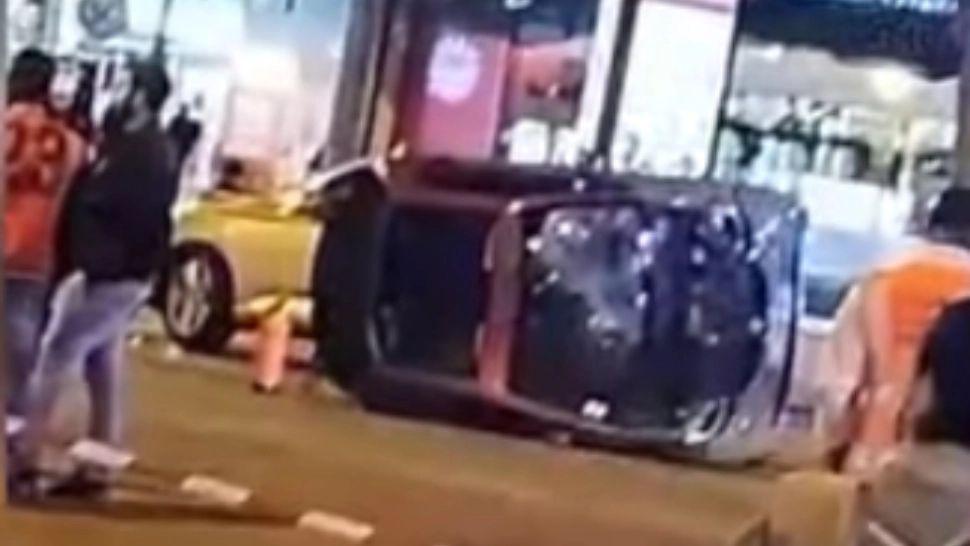 Accident CUMPLIT în Franța: O șoferiță a trecut pe roșu și a lovit GRAV patru trecători / INCREDIBIL ce ar fi consumat femeia