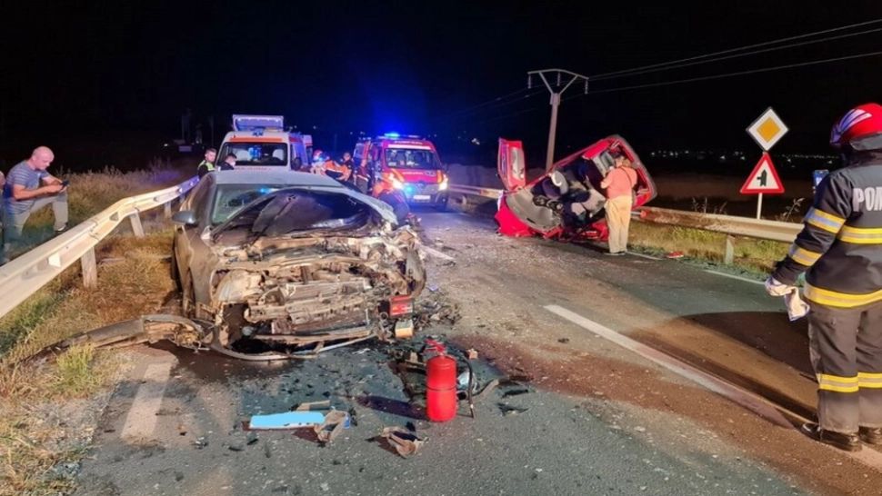 Accident grav în Constanța, cu 2 mașini: o femeie și un copil au murit 