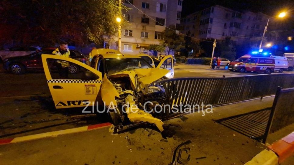 Accident grav, în Constanța: o victimă, după ce un taximetrist a intrat într-un parapet