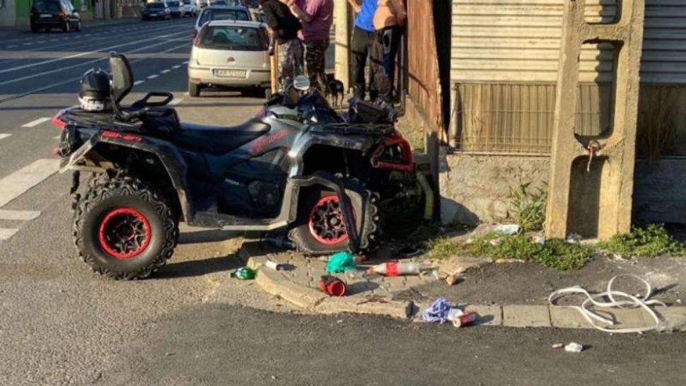 Un copil de 3 ani și mama sa, loviți de un ATV, pe trotuar - Șoferul a fugit de la locul accidentului