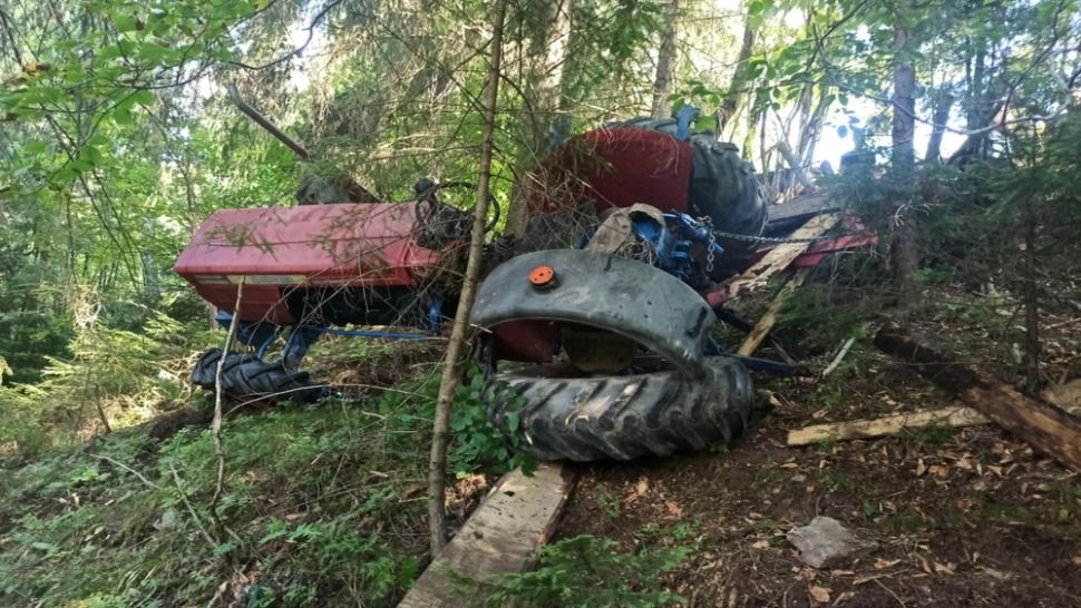 Incident CUMPLIT, în Alba. Tânăr de 19 ani STRIVIT de un tractor