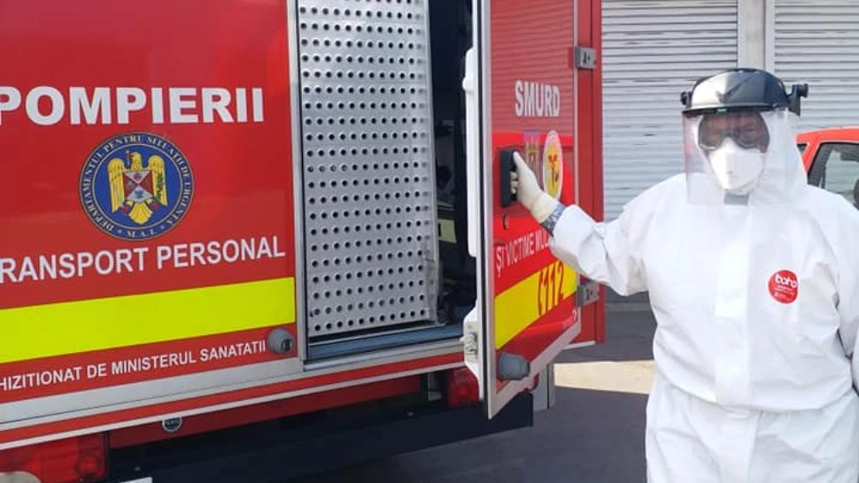  Femeie cu COVID-19, care se trata acasă, găsită MOARTĂ