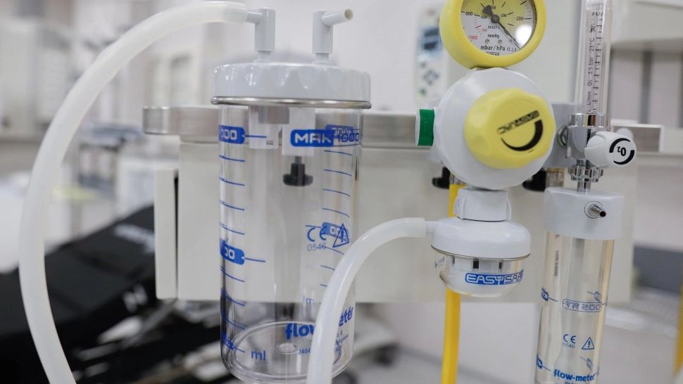 Un județ a rămas FĂRĂ locuri libere la ATI! Pacienții COVID în stare gravă, TRANSFERAȚI în alte județe