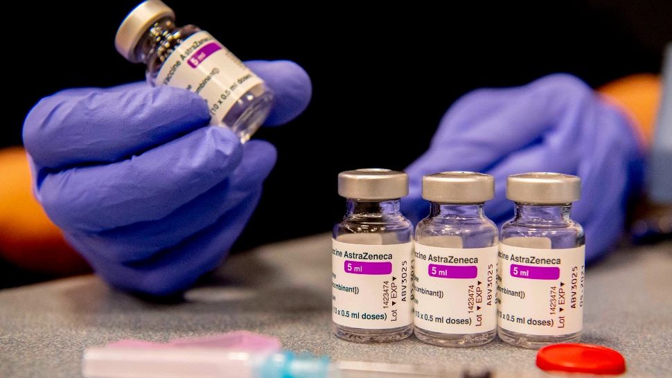 DECIZIE importantă a vaccinării împotriva COVID-19 - Românii care au făcut prima doză de AstraZeneca pot face rapelul cu alt ser