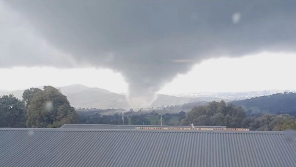 FOTO + VIDEO | O tornadă a devastat sud-estul Australiei. Oameni răniți, sute de case fără energie electrică