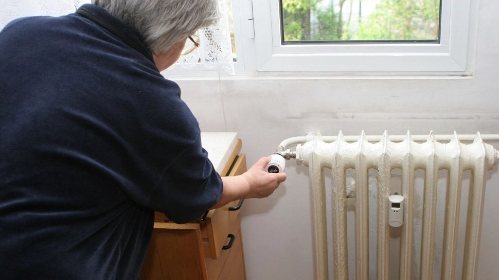 Bucureștenii vor avea o IARNĂ grea în 2021, umiliți, în propriile case - Conducte vechi, FRIG și facturi... uriașe