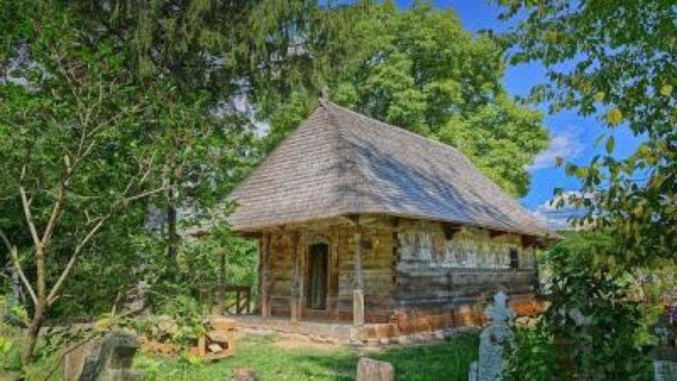 Cum a ajuns o biserică de lemn din România marea CÂȘTIGĂTOARE a anului 2021 la Premiile Europene pentru Patrimoniu
