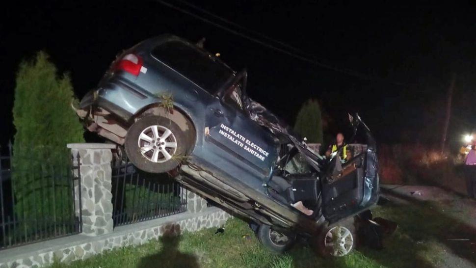 FOTO | Accident cumplit, în Bistrița-Năsăud. 5 victime, dintre care 3 minori, în urma unui impact violent
