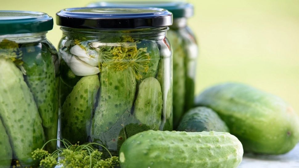 Avertisment teribil al medicilor. Ce trebuie să știi înainte să mănânci castraveți murați