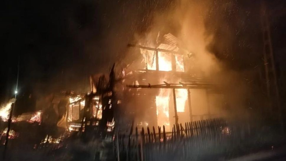 FOTO + VIDEO | Incendiu devastator în Cluj: 3 case s-au făcut scrum