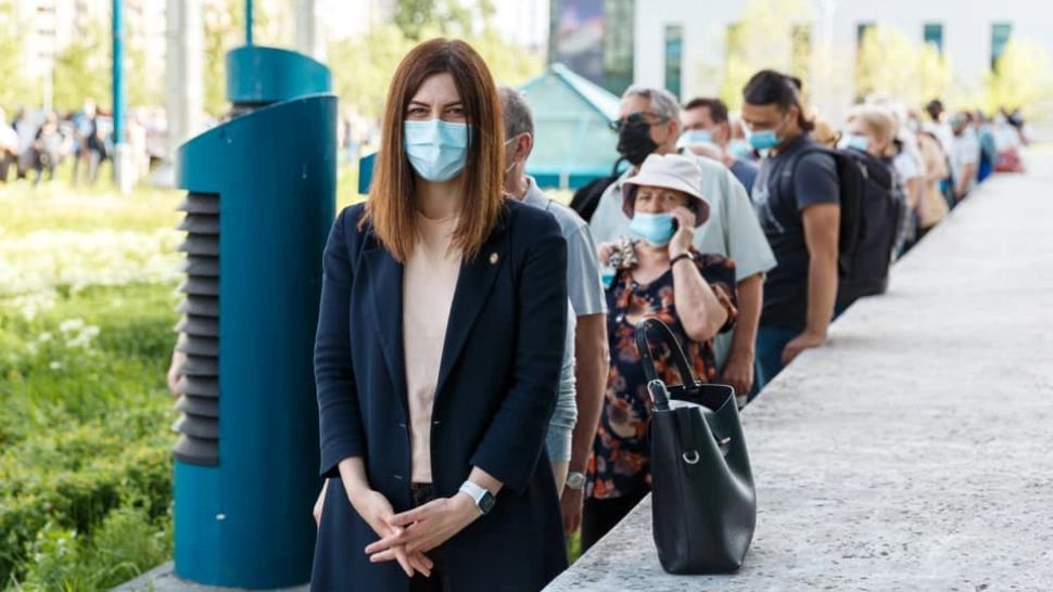 Lider USR Plus acuza blat PNL - PSD împotriva moțiunii de cenzură