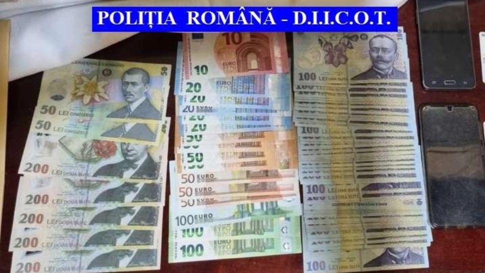 FOTO | Percheziţii de amploare la membri ai unei grupări care ar fi înşelat mii de persoane cu anunţuri online fictive