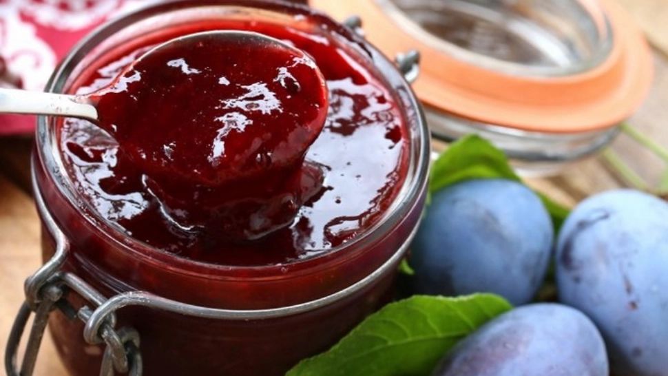 Așa prepari cel mai bun gem de prune fără zahăr. Ingredientul care face diferența