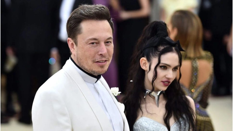 Elon Musk și cântăreața Grimes s-au despărțit după trei ani de relație