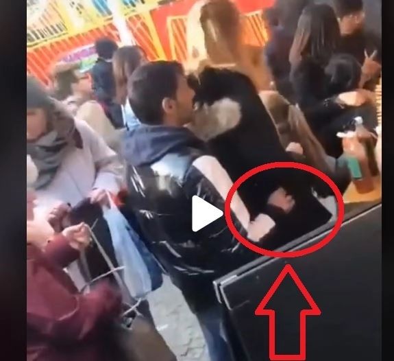 VIDEO – Oamenii l-au imobiliat și filmat pe acest hoț – A furat un portofel în timp ce stătea la coadă