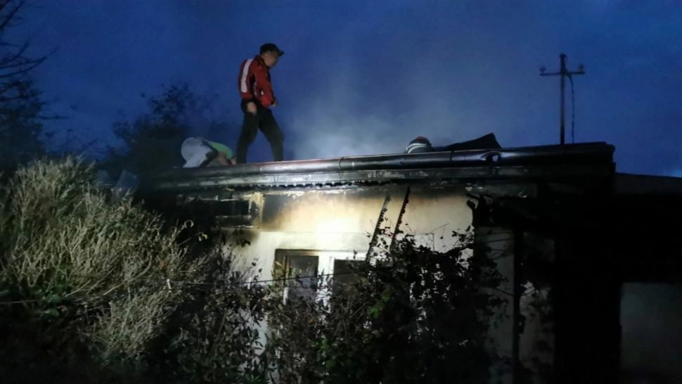 Incendiu de amploare, în Botoșani. 2 victime, mamă și fiică, au suferit arsuri grave