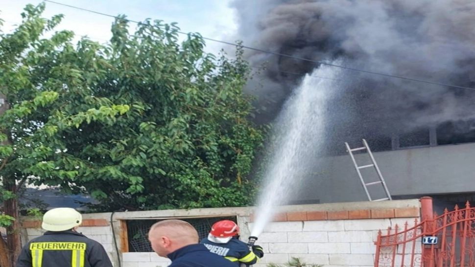 FOTO | Incendiu de amploare, în Buzău. 2 case, mistuite de flăcările puternice