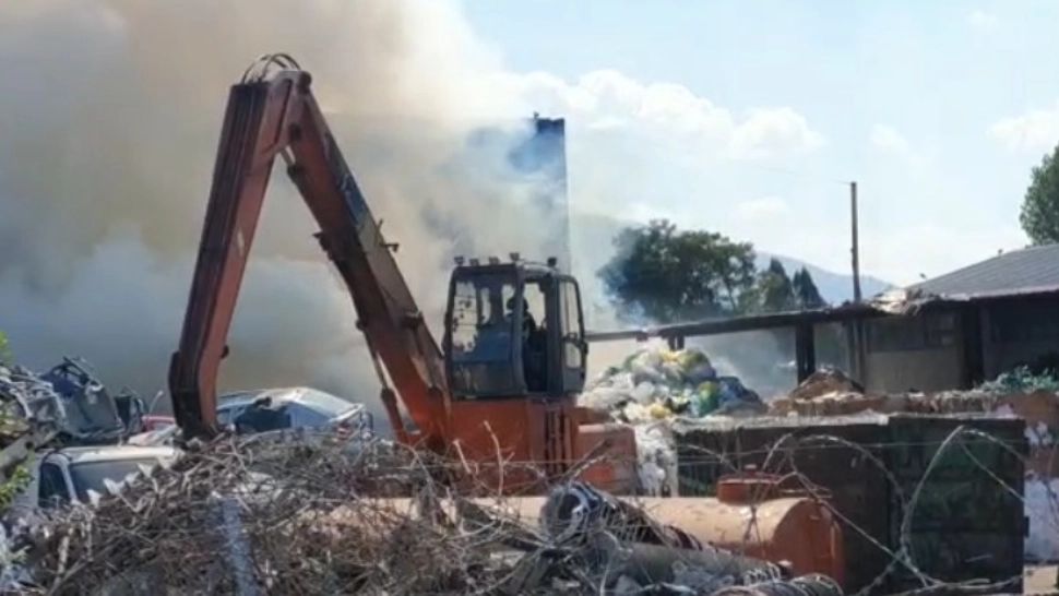 VIDEO | Incendiu de amploare, în curtea unei firme de pază din Brașov 