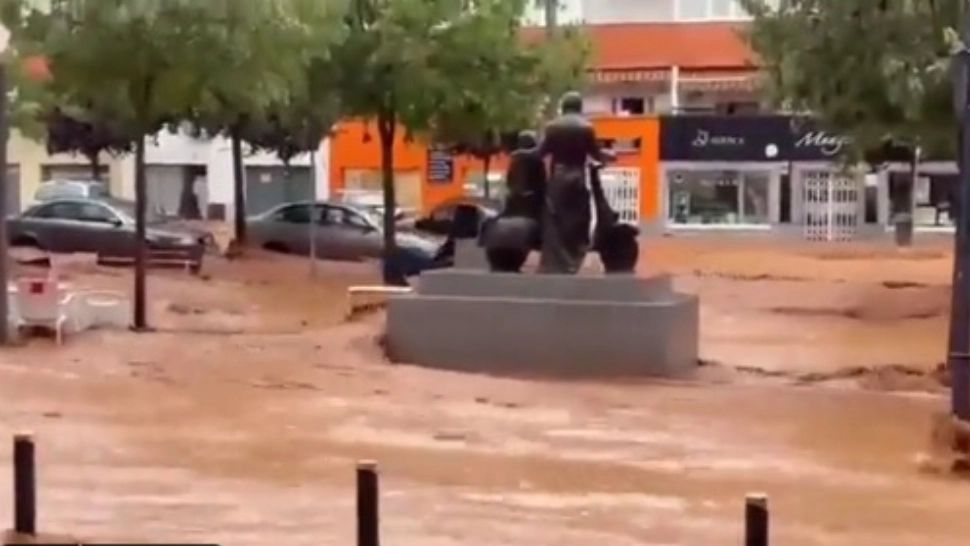 Spania, PARALIZATĂ după ploile abundente - Imagini de coșmar cu apele revărsate în mai multe orașe