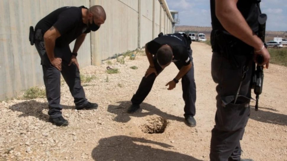 Doi dintre palestinienii evadaţi dintr-o închisoare de înaltă securitate din Israel, prinşi la Nazaret