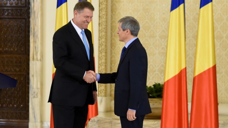 Dacian Cioloș face precizări: lui i-a răspuns Klaus Iohannis la mesaje, lui Dan Barna nu