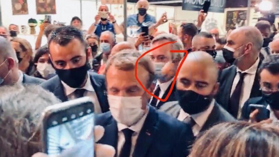 VIDEO | Tânărul care a aruncat cu un ou în Emmanuel Macron, internat cu forța la psihiatrie